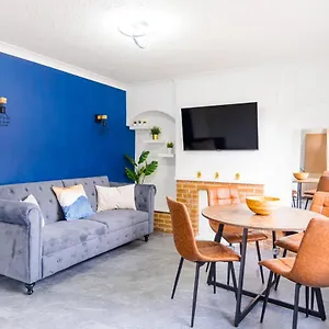 2 Bedroom House By Maison - Free Parking Holiday home
